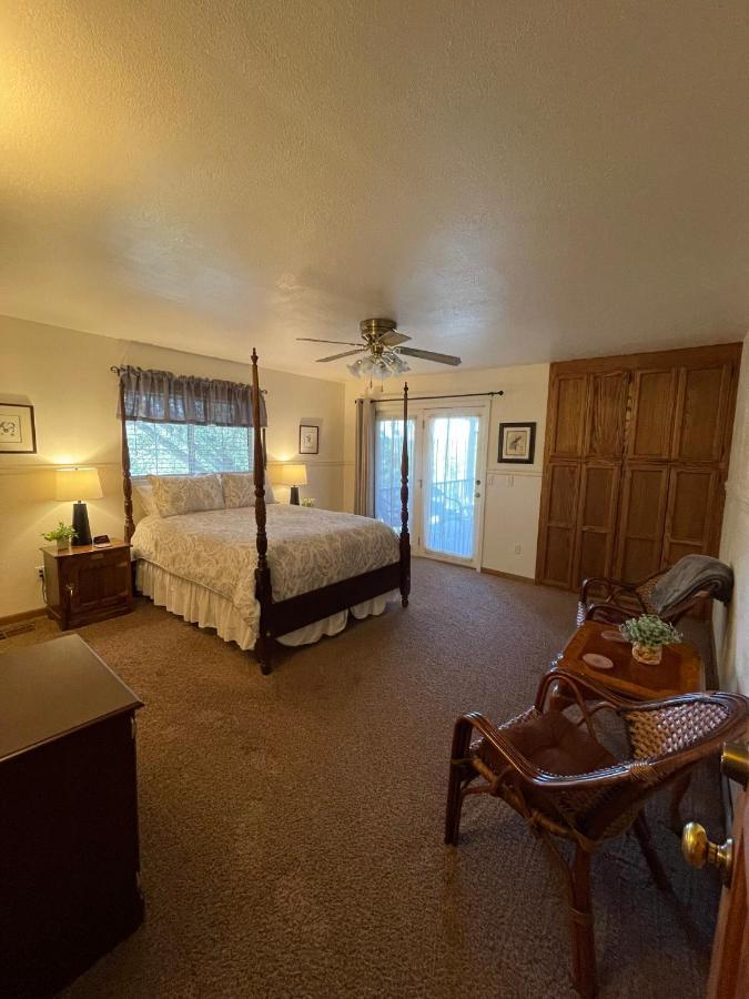 Berkshire Inn Гровленд Экстерьер фото