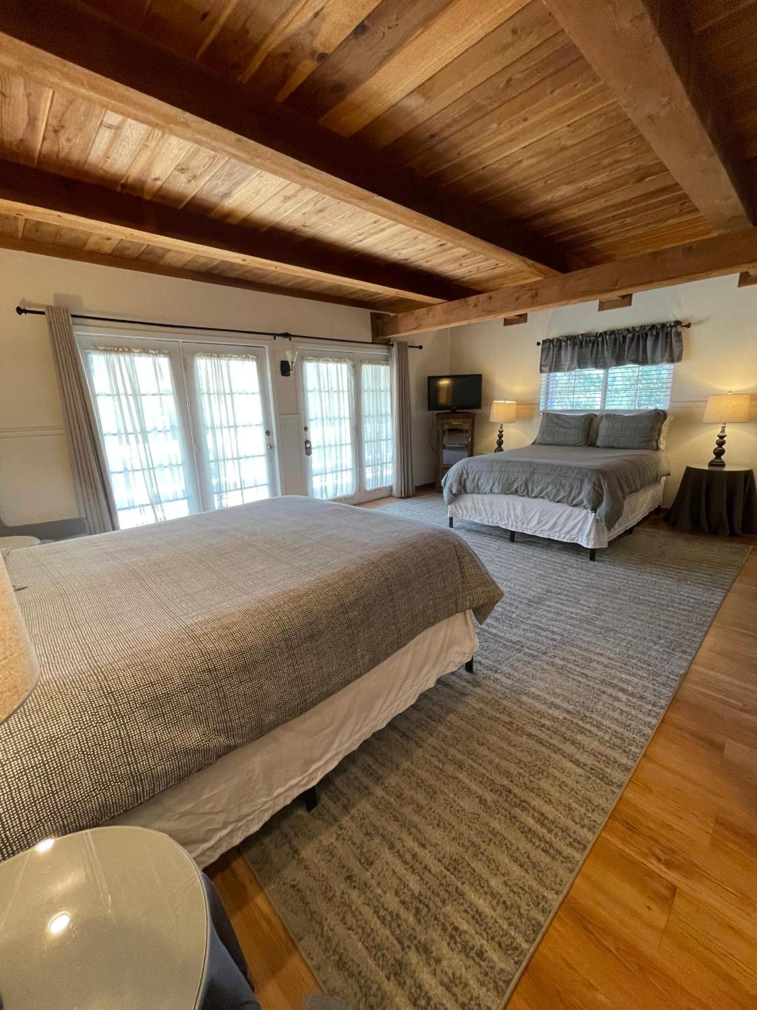 Berkshire Inn Гровленд Экстерьер фото